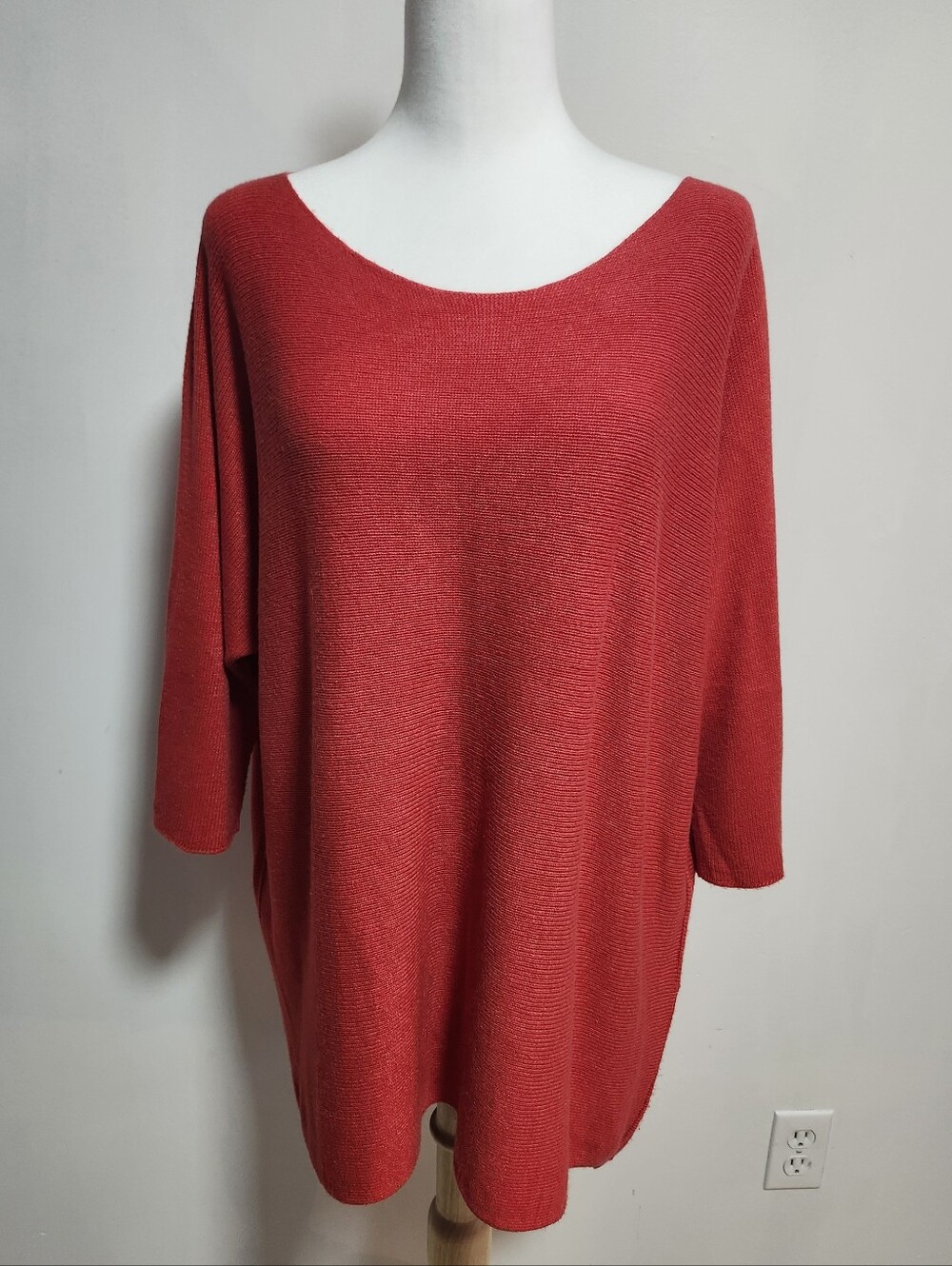 Luisa Ricci Women's Red Scoop Neck Lightweight Sweater